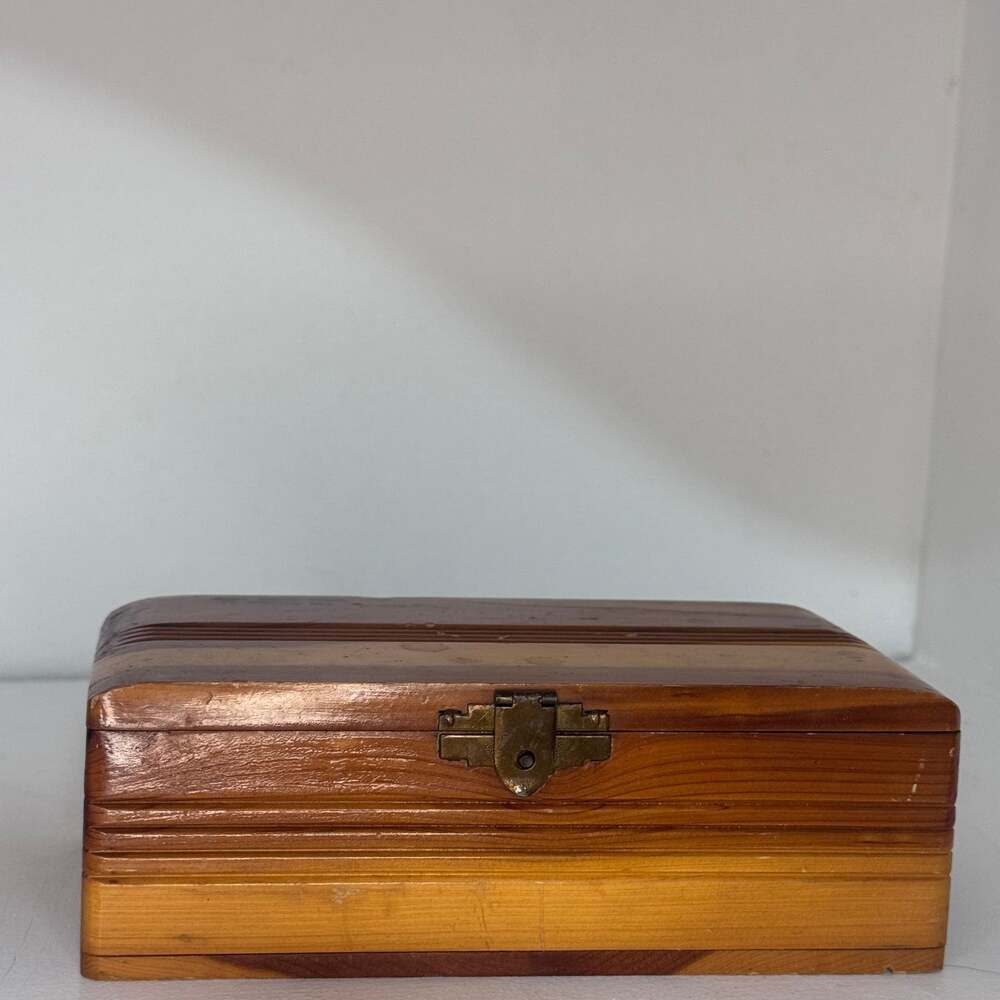 Vintage Jesse James Home St. Joseph MO Souvenir Cedar Trinket Jewelry Box